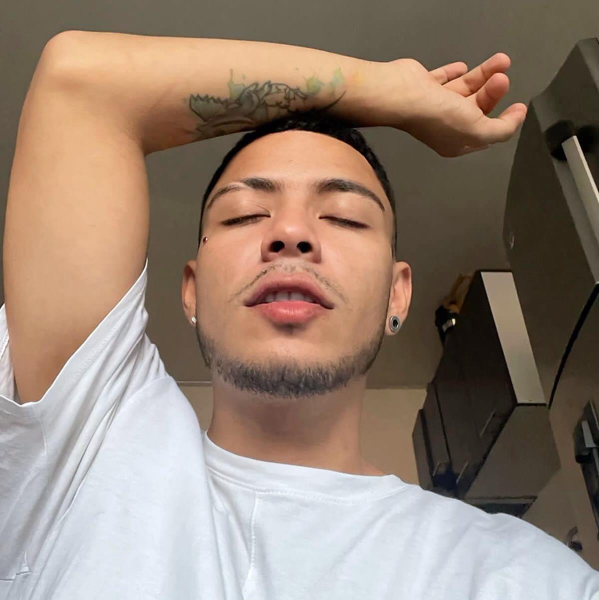 juancrayo_01's tweet photo. La cara / La Verga 🍆 https://t.co/HhdEc9UQkf