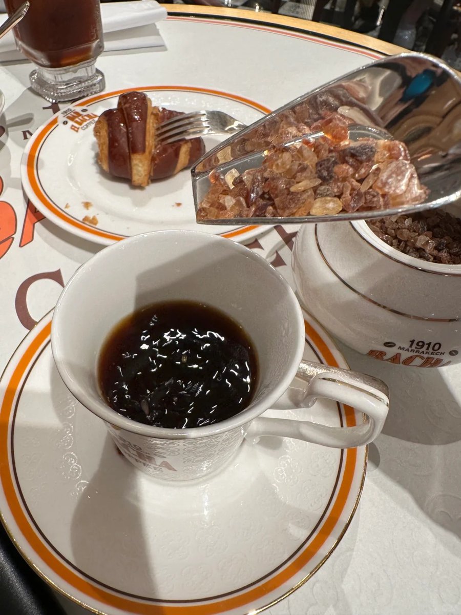 The Hermes chocolate croissants in the coffee 🥐 is very good and can bring a companion gift for friends. The packaging is very delicate 🛍️