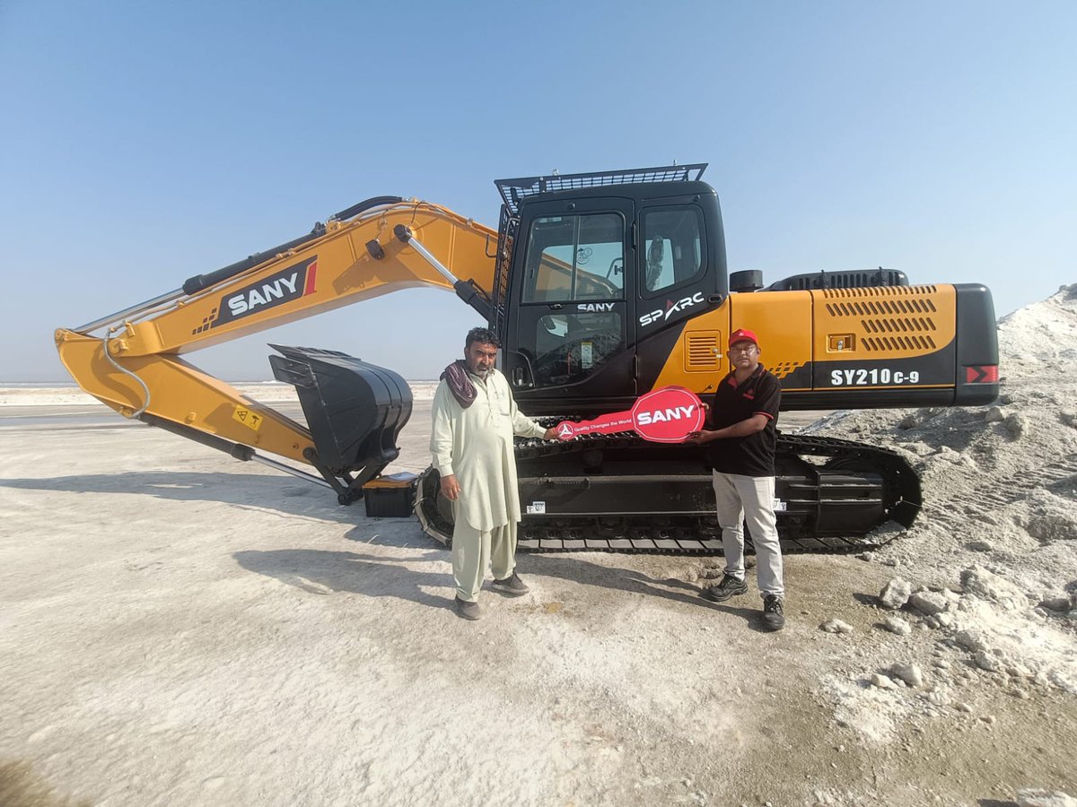 EquipmentsRs's tweet photo. SY 210 is our Super Star ⭐⭐ and we proudly deliver to our beloved customer with great pride. The proud owner is super happy to receive their 9th Sany Excavator. Many Congratulations 🎉🎉 #sany   #sanyexcavator #kutch # Saurashtra #salt https://t.co/kpMxtfli3Z