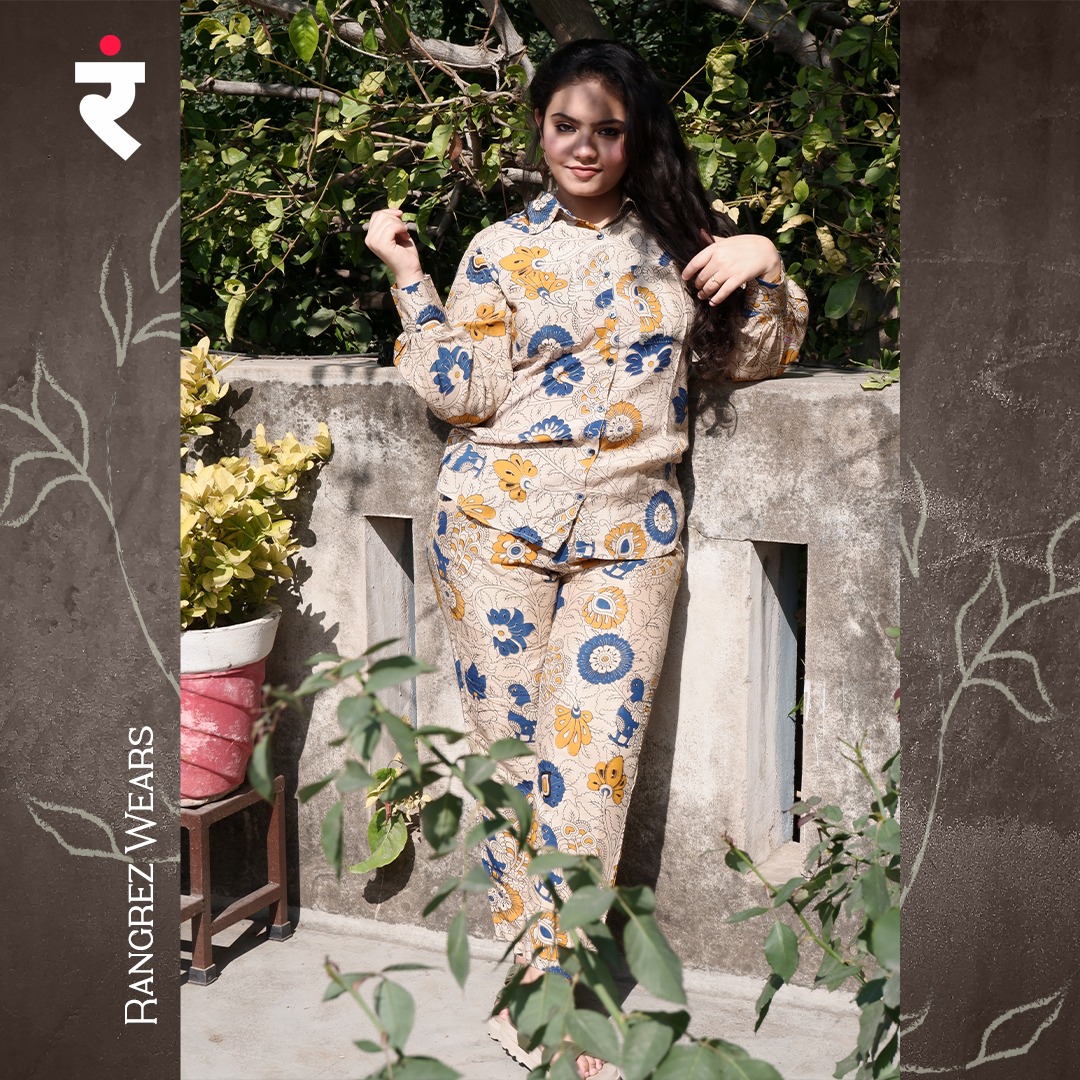 RangrezWears's tweet photo. "Elegance woven in every thread – step into timeless grace with our 𝐒𝐢𝐥𝐤 𝐊𝐚𝐥𝐚𝐦𝐤𝐚𝐫𝐢 𝐂𝐨𝐨𝐫𝐝 𝐒𝐞𝐭 by 𝐑𝐚𝐧𝐠𝐫𝐞𝐳 𝐖𝐞𝐚𝐫𝐬. Embrace the fusion of tradition and style, redefining sophistication. 

#RangrezWears #SilkElegance #KalamkariCharm #SilkSerenity https://t.co/ozKtldzGPJ