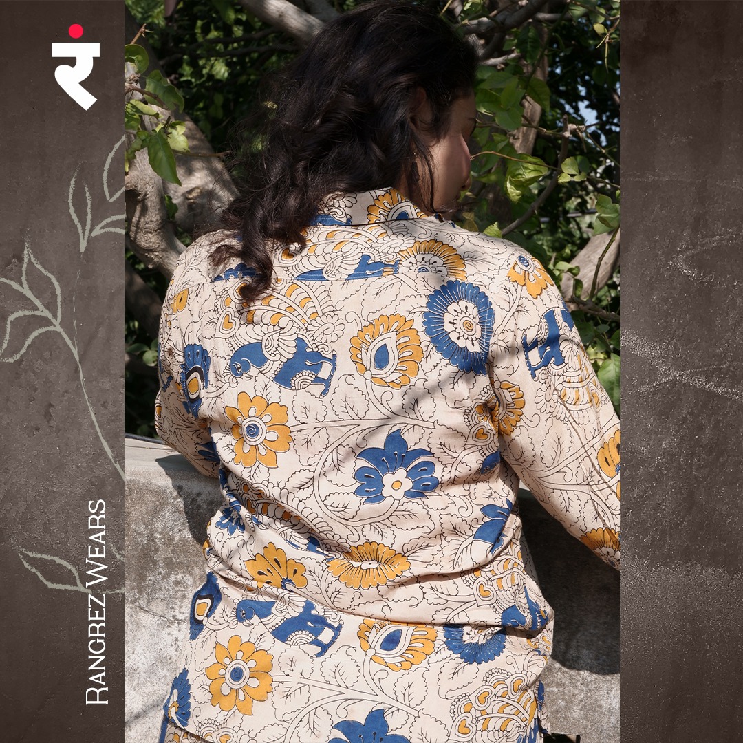 RangrezWears's tweet photo. "Elegance woven in every thread – step into timeless grace with our 𝐒𝐢𝐥𝐤 𝐊𝐚𝐥𝐚𝐦𝐤𝐚𝐫𝐢 𝐂𝐨𝐨𝐫𝐝 𝐒𝐞𝐭 by 𝐑𝐚𝐧𝐠𝐫𝐞𝐳 𝐖𝐞𝐚𝐫𝐬. Embrace the fusion of tradition and style, redefining sophistication. 

#RangrezWears #SilkElegance #KalamkariCharm #SilkSerenity https://t.co/ozKtldzGPJ