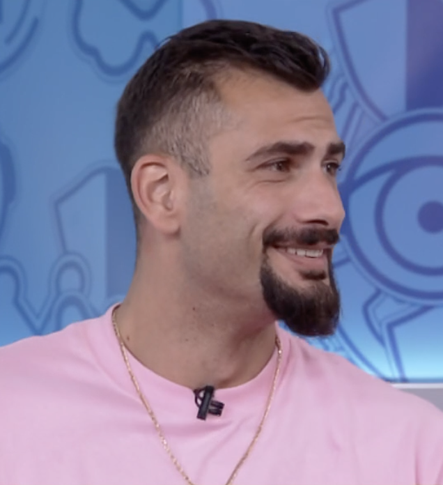 poptime's tweet photo. Thaís: "Uma planta?"
Nizam: "Raquele"
Thaís: "Protagonista?"
Nizam: "Beatriz"
Thaís: "Um vilão?"
Nizam: "Já saiu... Eu."
*desaba em choro*

KKKKKKKKKK #BBB24 https://t.co/oAFcQAehz9