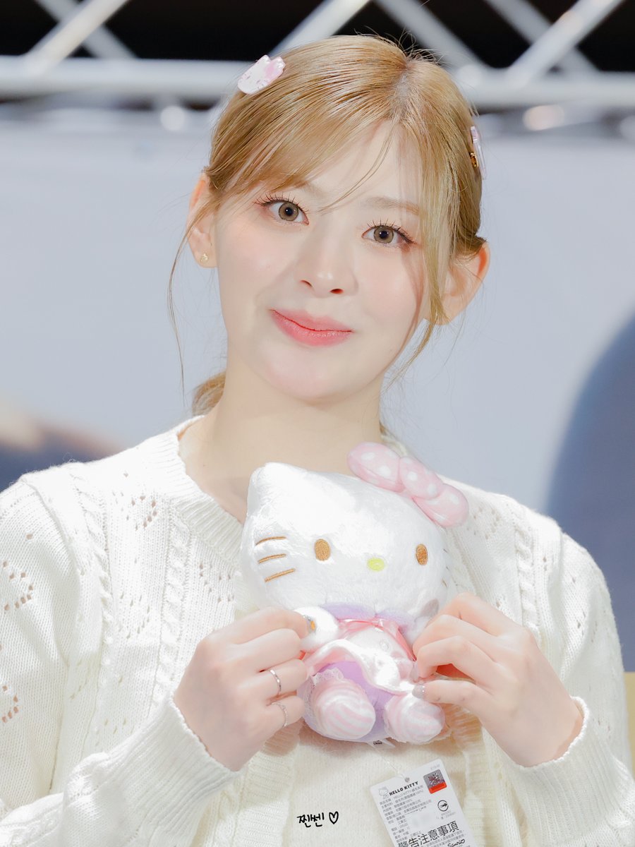 jjin_sss3n's tweet photo. 240115 타이베이 팬싸    

어떻게 사람이 이렇게 복숭아🍑🍑🍑

#STAYC #스테이씨 #seeun #세은 https://t.co/D60YmNm8GD
