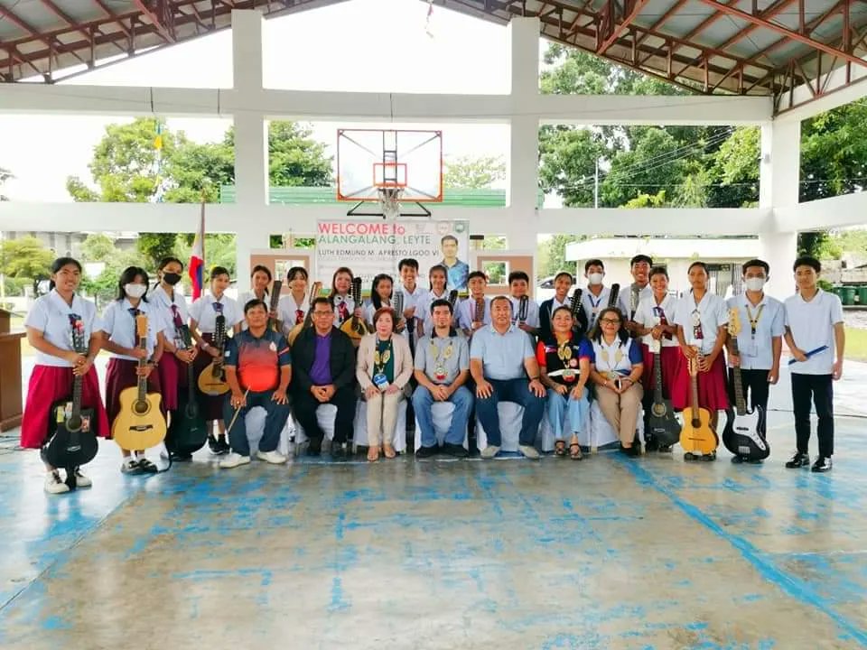 anhsSPA's tweet photo. The Alangalang NHS-SPA Rondalla (Kwerdas) and the Bayle sa Kalye dancers performed during the visit of Mr. Luth Edmund M. Apresto, National Validator as the Local Government of Alangalang is gearing towards the completion of its compliance with the Seal of Good Local Governance https://t.co/MS0kdGjwx2