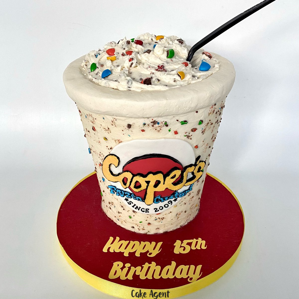 CakeAgent_'s tweet photo. #frozencustard #cakethatlookslikefood #andysfrozencustard #15thbirthdaycake #birthdaycake #mandms #cakeagent #favoritetreat https://t.co/Qp3OLQjRRr