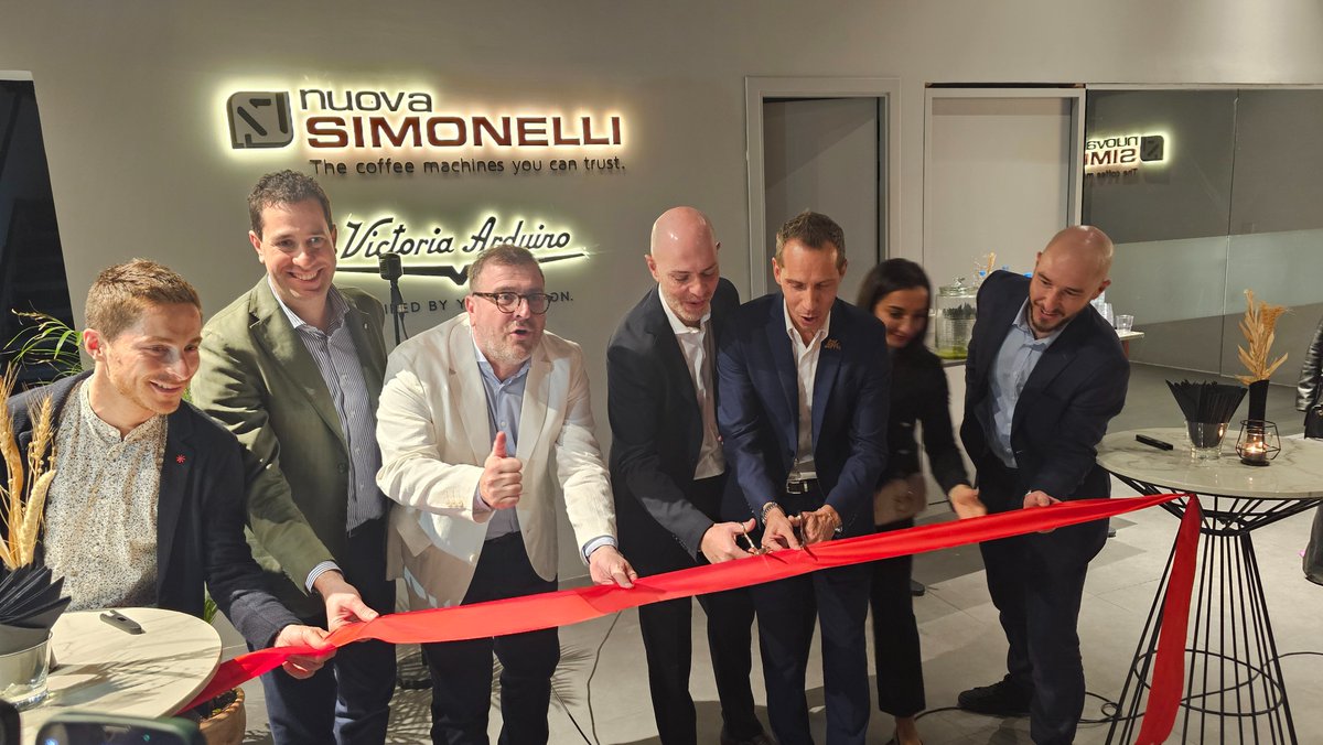 qahwaworld's tweet image. Victoria Arduino and Nuova Simonelli Inaugurate Experience Lab in Dubai Amidst Elite Gathering
qahwaworld.com/news/victoria-…

@victoriaarduino
@nuovasimonelli
#qahwaworld 
#victoriaarduino 
#nuovasimonelli 
#coffee 
#coffeelover 
#coffeetime 
#dubai 
#uae 
#experiencelab