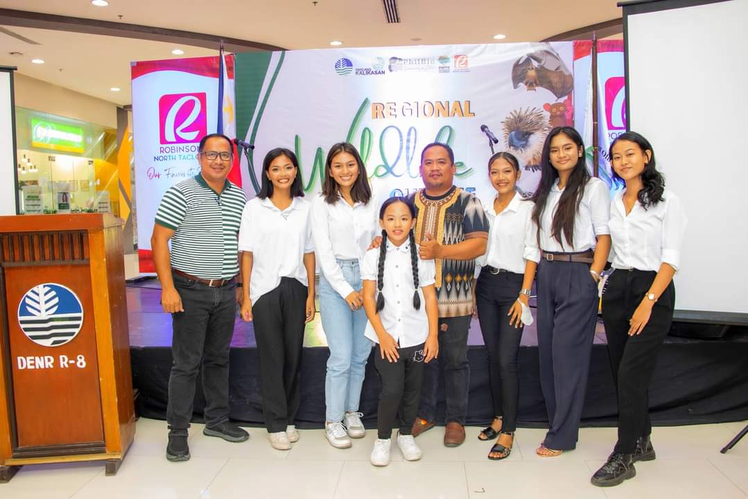 anhsSPA's tweet photo. LOOK: Our very own School Principal, Sir Vernon M. Barraza Jr. with the selected Alangalang NHS-SPA student-performers and their vocal coach Sir Veruel Barraza performed during the Regional Wildlife Quiz Bee yesterday, September 30, 2023 at Robinsons North, Abucay, Tacloban City. https://t.co/O8gp1yXkPv