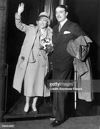 Gloria Swanson with husband Henri de la Falaise at New York's Central Station in January 1925.