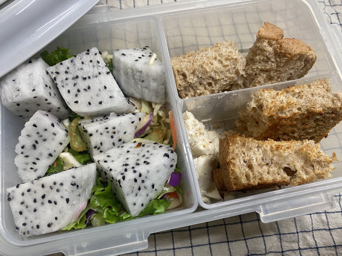 아르토스 통밀빵, 비건 크림치즈, 용과 샐러드입니다~
요즘엔 상큼한 드레싱이 끌려서 올리브유와 레몬즙 약간, 매실청을 뿌리고 있어요😜
아주 입맛이 싹 올라온답니다😜
맛있는 것 드시고 감기 조심하세요〰️‼️