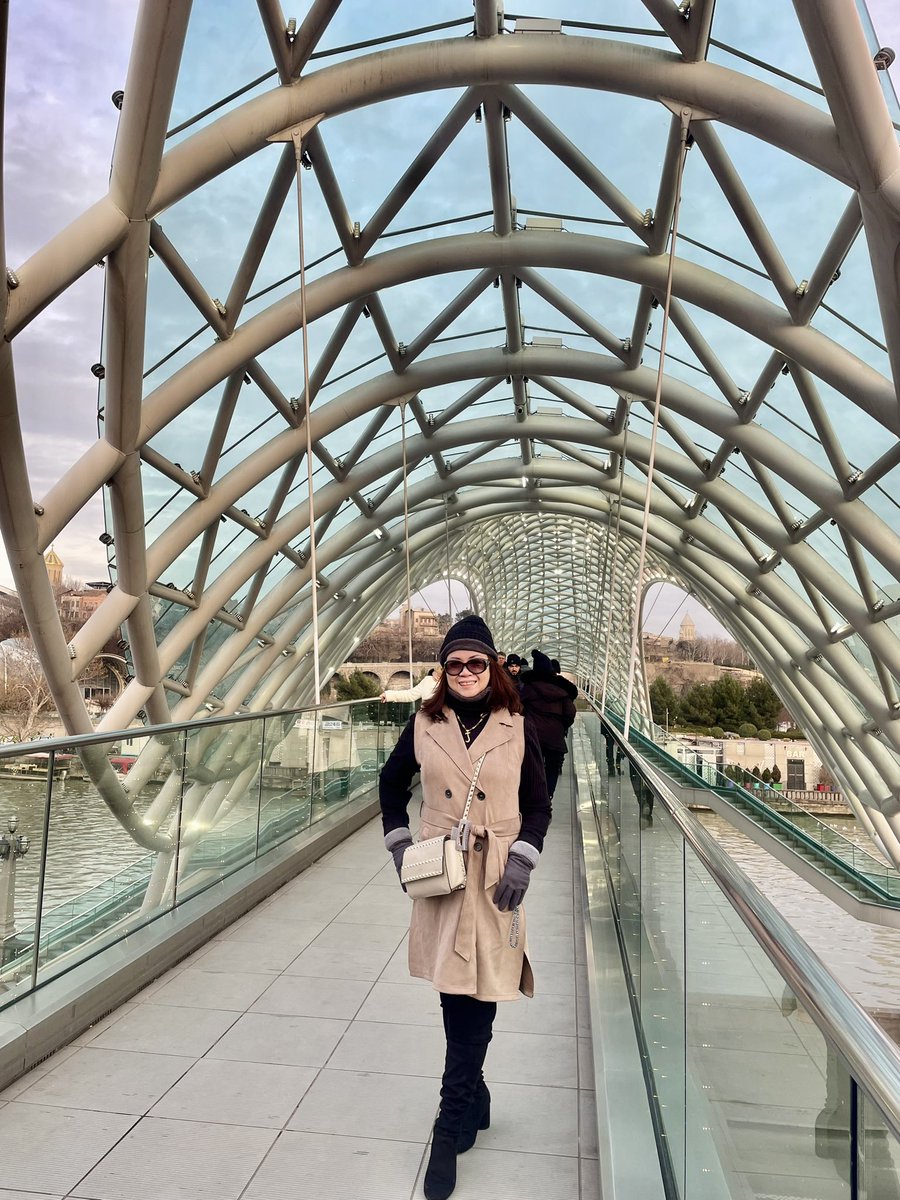 jayneee0916's tweet photo. The famous #peacebridge https://t.co/uFGB2yDYqU