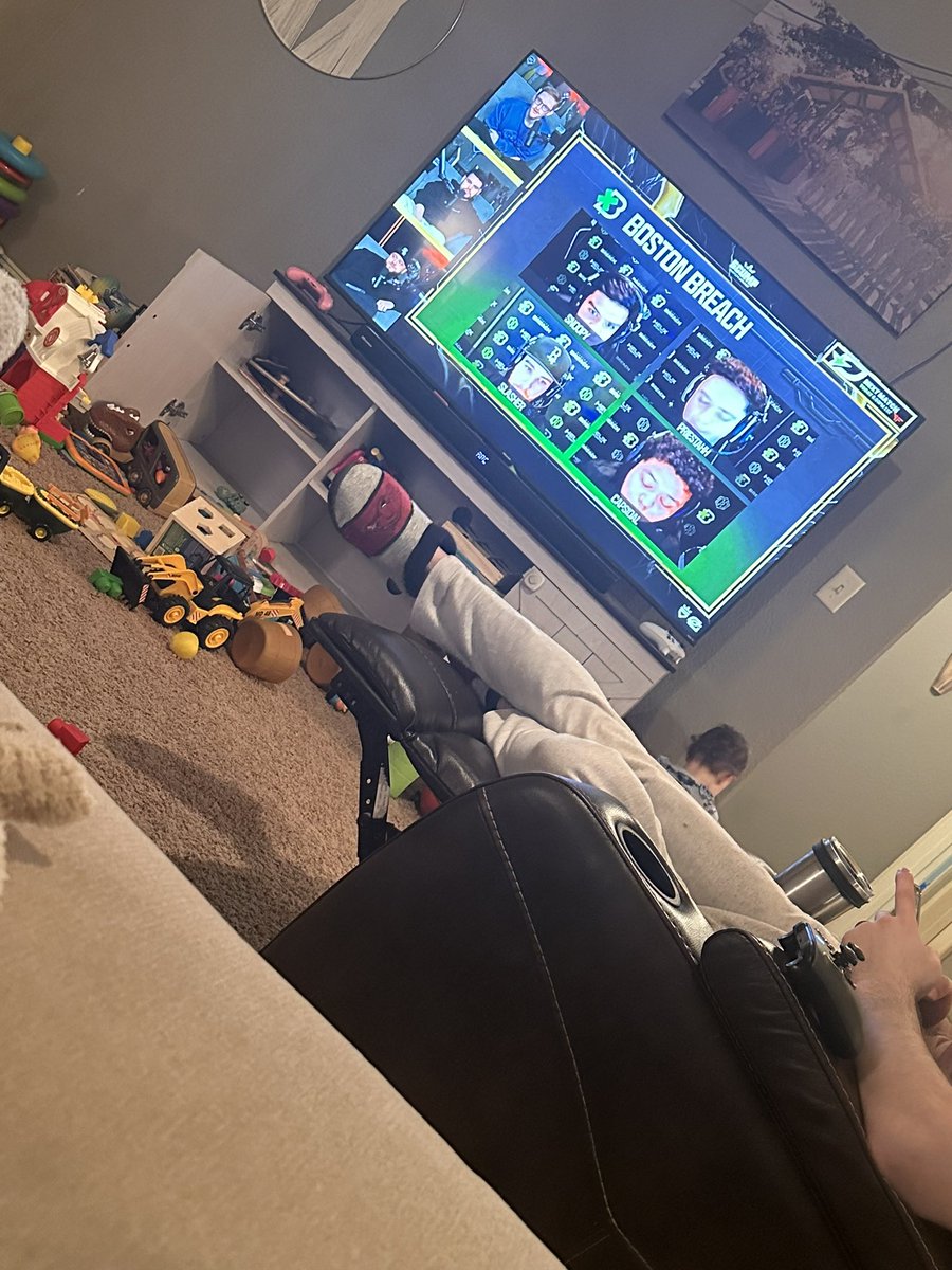 dylan_sidani's tweet photo. @scump @Methodz @BoZe @BreakdownPod @Riley_Fowler13 starting our 2 year old early https://t.co/iJoGqbHZOe