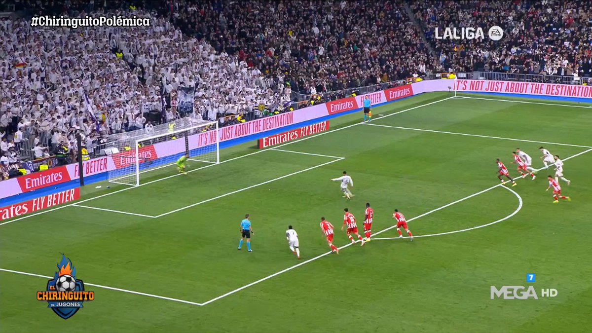 elchiringuitotv's tweet photo. 📸 La IMAGEN que indigna a @jotajordi13.

⚽️ Vinicius estaba en el área antes de que Bellingham tirase el penalti. https://t.co/vNRBCCoBbw
