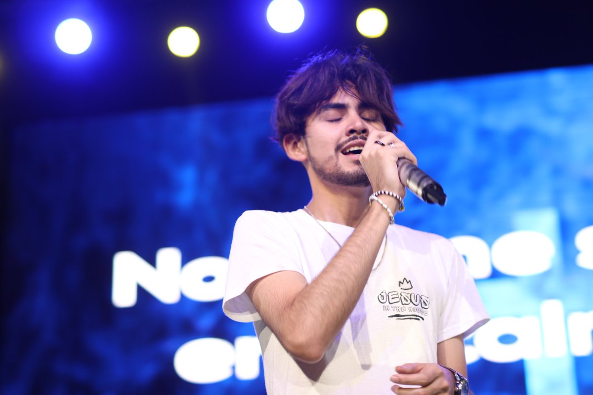 JovenesCompaz's tweet photo. (...) quitémonos todo peso que nos impida correr, especialmente el pecado que tan fácilmente nos hace tropezar. Y corramos con perseverancia la carrera que Dios nos ha puesto por delante. 

Hebreos 12:1 NTV ✨️ https://t.co/BA2w4FvhW9