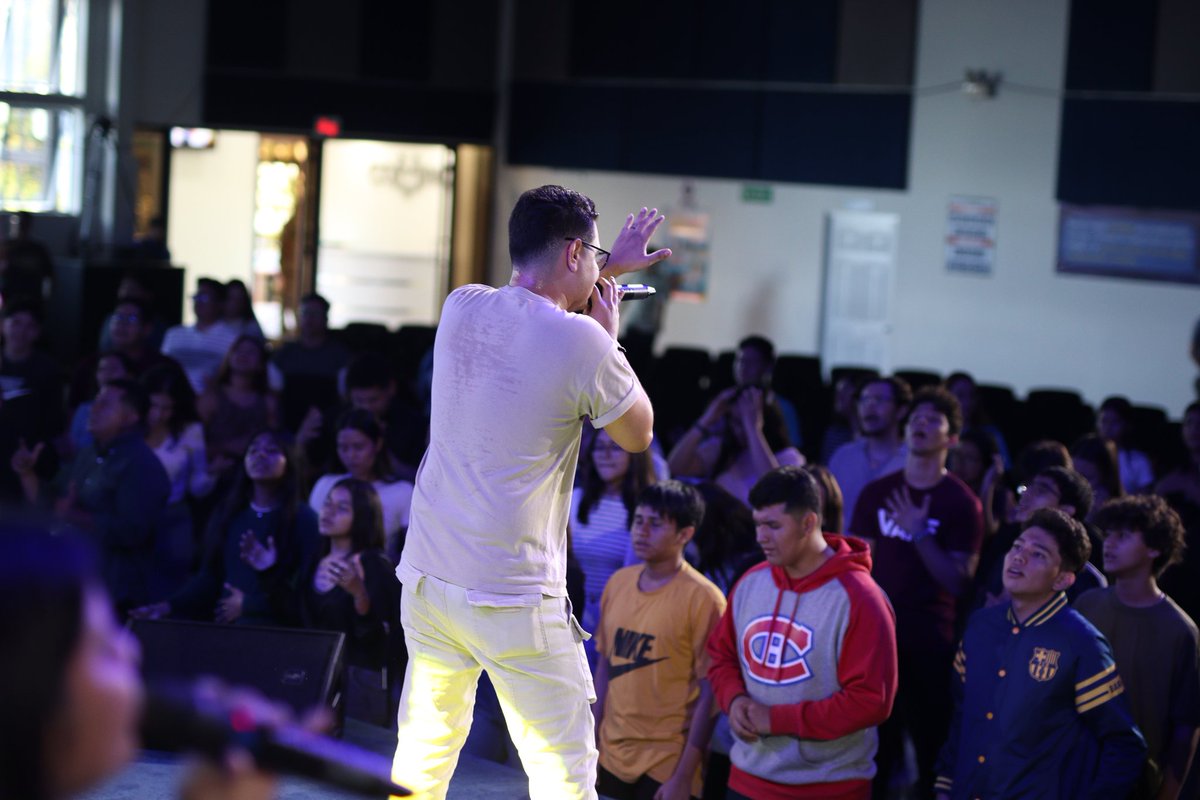 JovenesCompaz's tweet photo. (...) quitémonos todo peso que nos impida correr, especialmente el pecado que tan fácilmente nos hace tropezar. Y corramos con perseverancia la carrera que Dios nos ha puesto por delante. 

Hebreos 12:1 NTV ✨️ https://t.co/BA2w4FvhW9