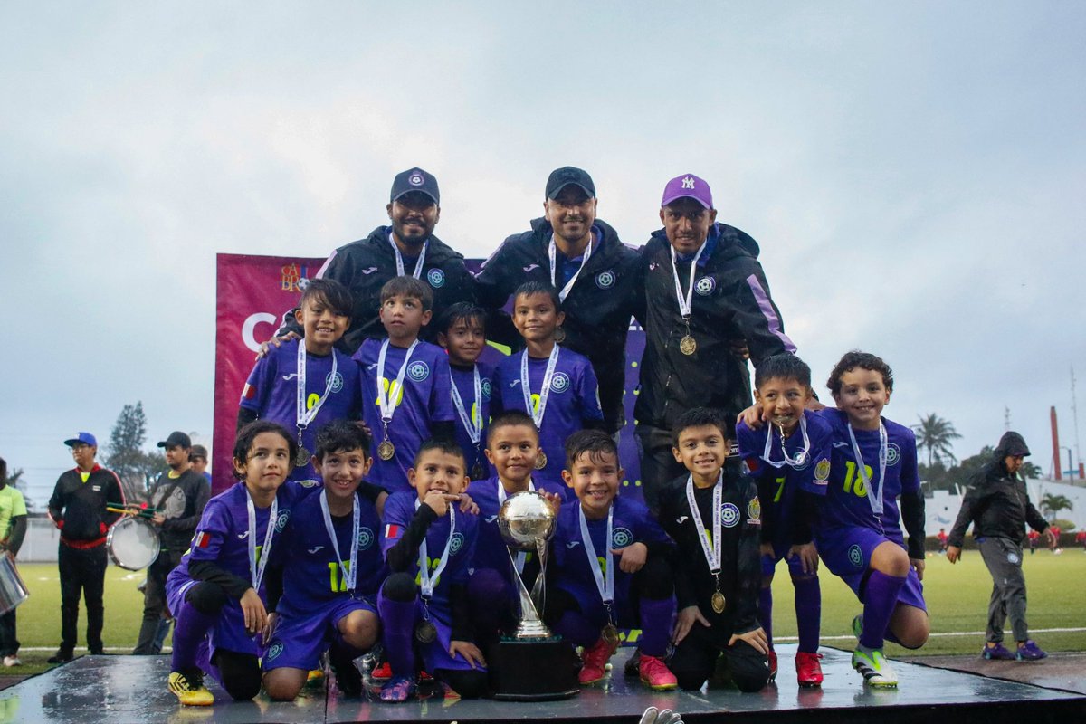 racingsportsh's tweet image. ✔️ #Sub7 : #CopaRSH2024! 🏆⚽️

¡Enhorabuena Racing, por el campeonato! 🔥

Felicidades Tiburones, por obtener el segundo lugar.

🧤 Lucas Coronado
⚽️ Rayhan Haj Omar Vergara 

#RacingSportsHolding 🌐