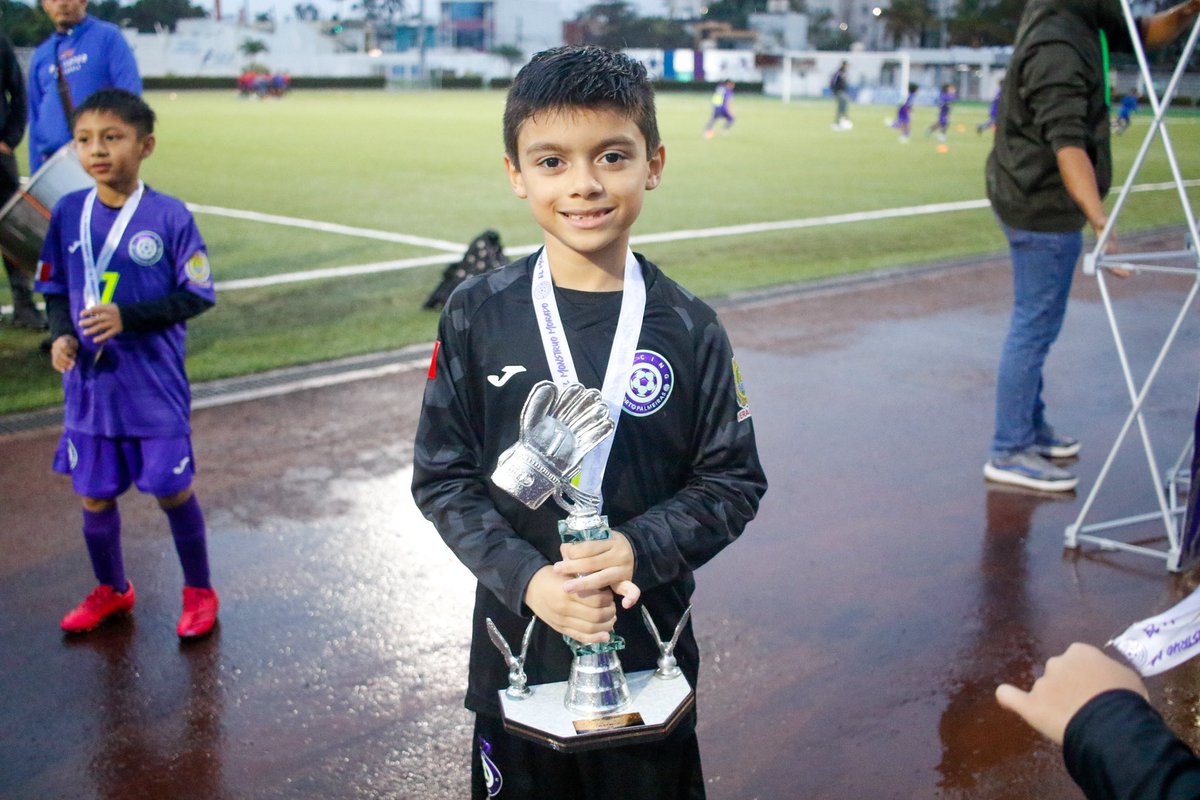 racingsportsh's tweet image. ✔️ #Sub7 : #CopaRSH2024! 🏆⚽️

¡Enhorabuena Racing, por el campeonato! 🔥

Felicidades Tiburones, por obtener el segundo lugar.

🧤 Lucas Coronado
⚽️ Rayhan Haj Omar Vergara 

#RacingSportsHolding 🌐