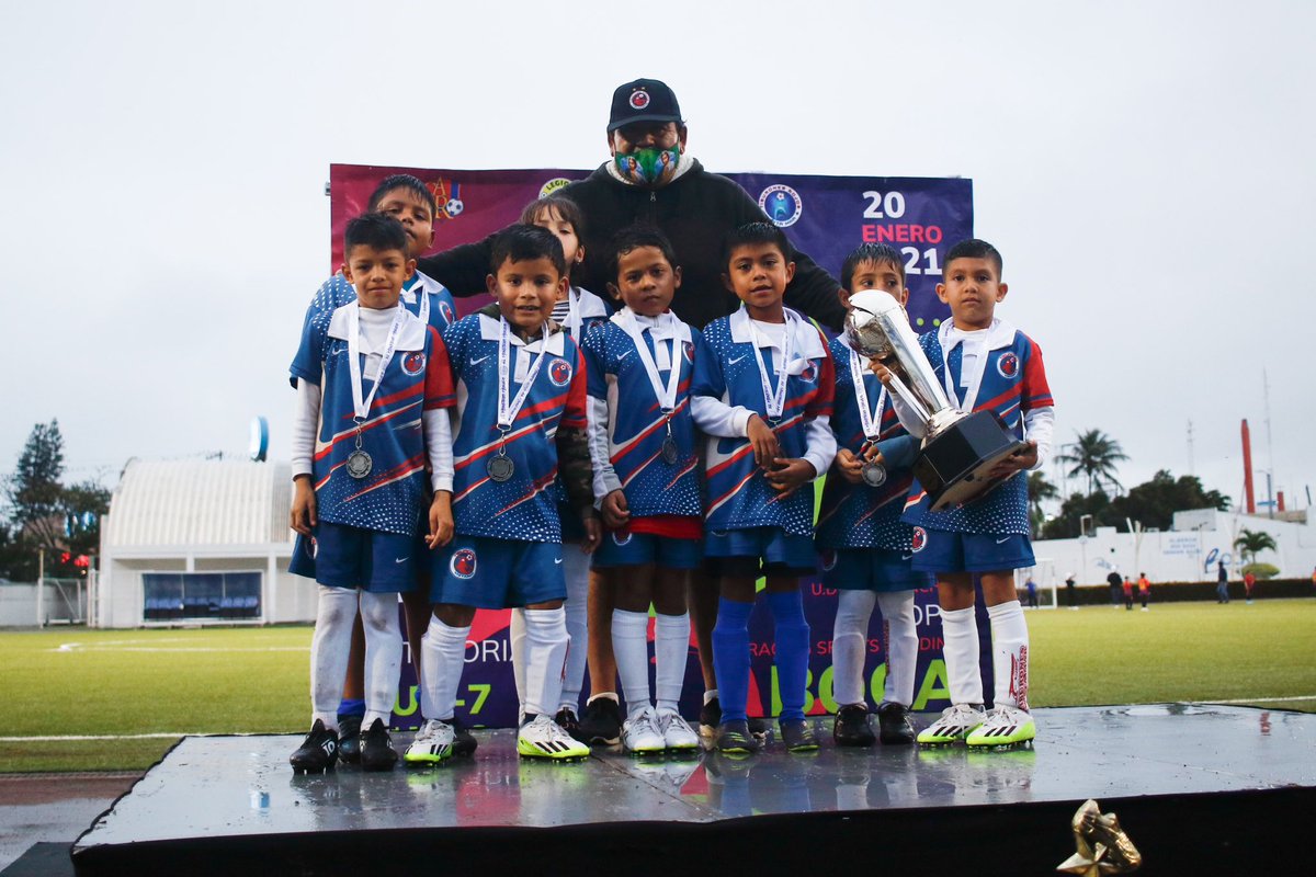 racingsportsh's tweet image. ✔️ #Sub7 : #CopaRSH2024! 🏆⚽️

¡Enhorabuena Racing, por el campeonato! 🔥

Felicidades Tiburones, por obtener el segundo lugar.

🧤 Lucas Coronado
⚽️ Rayhan Haj Omar Vergara 

#RacingSportsHolding 🌐