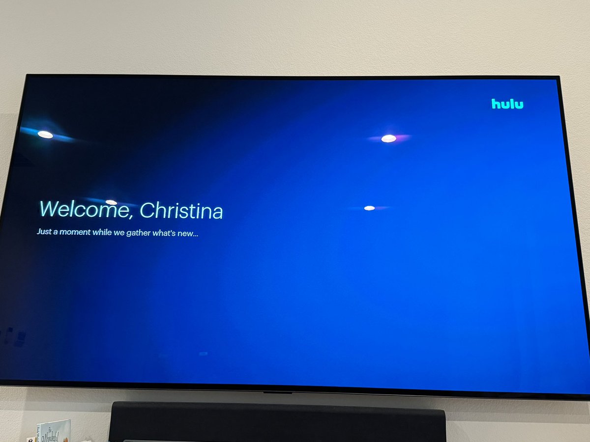 briantran87's tweet photo. @hulu_support Been stuck on this screen forever. Why is my Hulu Live TV not working?? https://t.co/Gh1nvqznjG