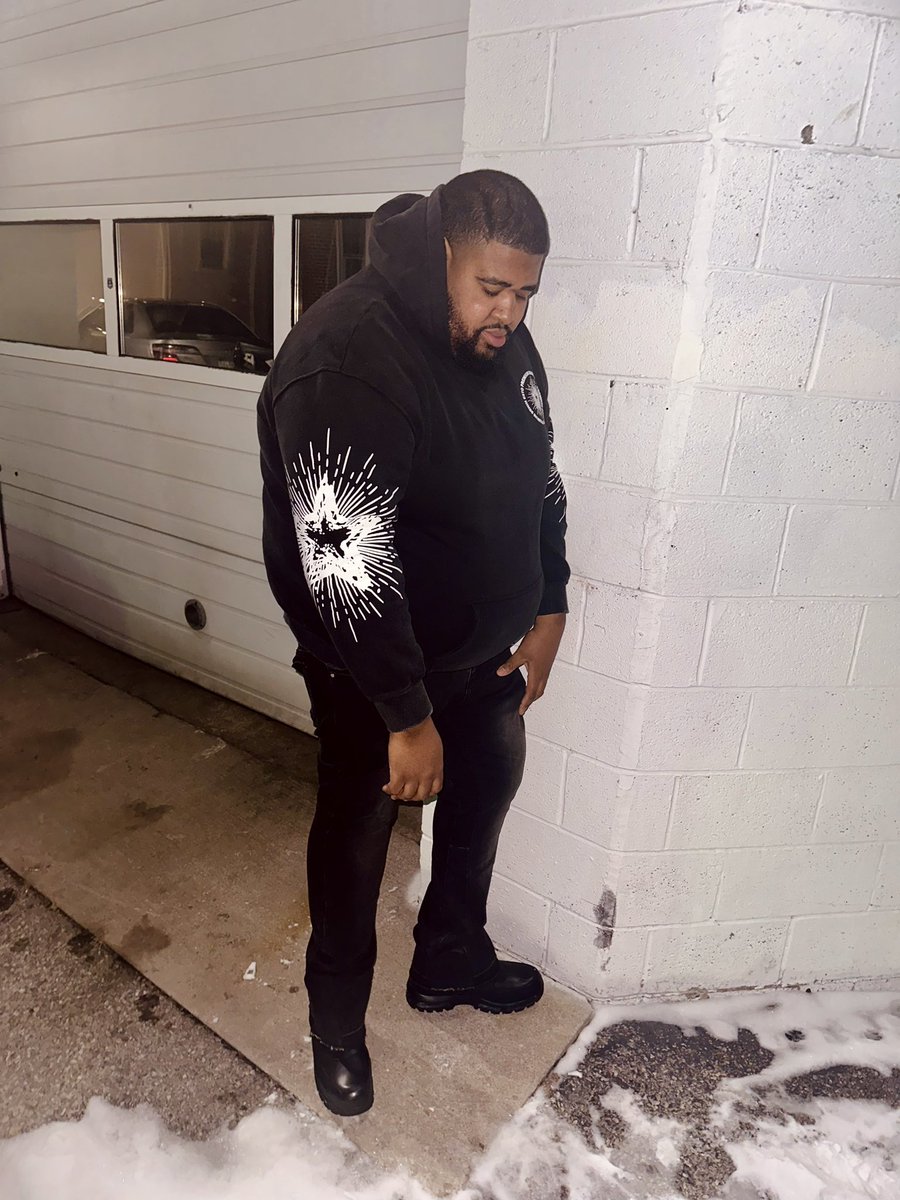 PoohCheen's tweet photo. My foot on my own neck I ain’t tryna stunt on nobody but the old me 💯 #CHEEN https://t.co/UabNwkRSDZ