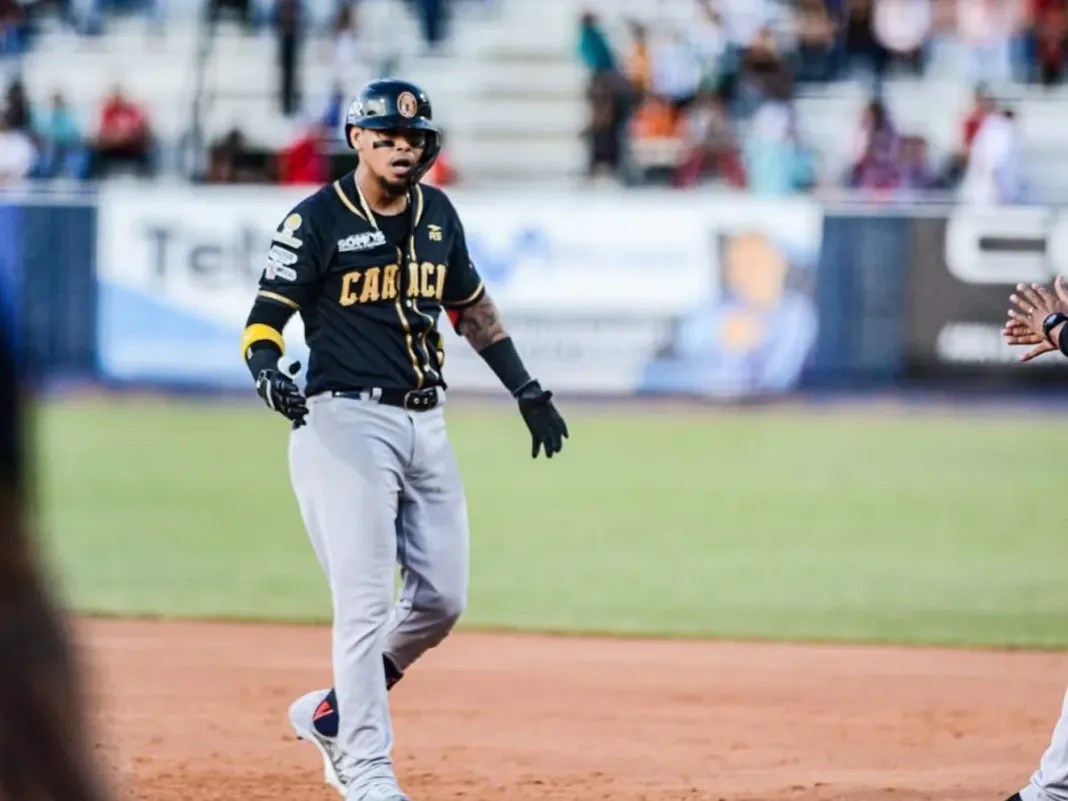 Un poco más de respeto caraquistas hacia Orlando arcia el no dejo tirado el equipo para nada como le dicen en sus redes 

Tiene hijos esposa familia señores 
Y como todo está primero su familia un poco más de empatía si 

#leonesdelcaracas