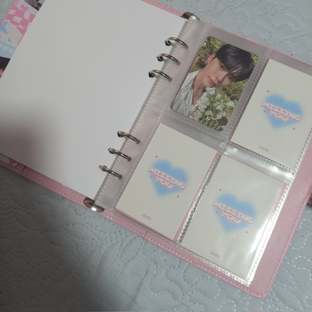 feedback positivo pra <a href="/1992stdio/">1992 studio - pedidos temporariamente fechados</a>!! minha primeira vez encomendando com a loja, foi tudo mto tranquilo e o kit ficou lindo ♡♡ mto obrigada!