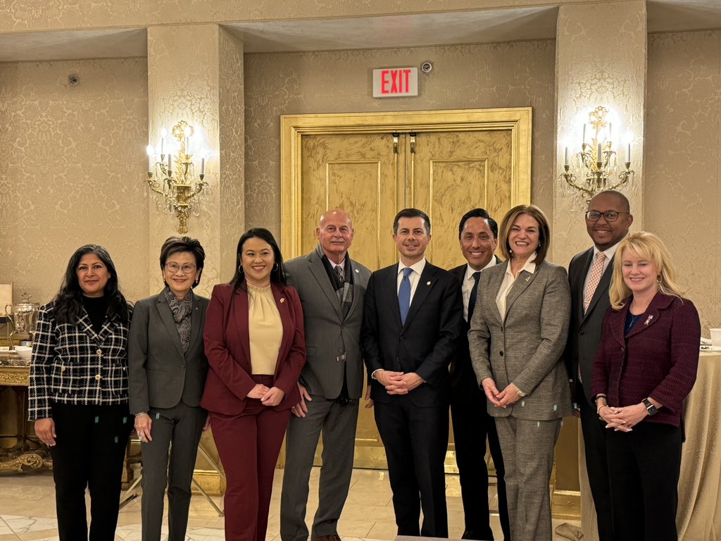 Several CA Mayors joined US Senator Alex Padilla, Secretary Pete Buttigieg, and Senior Advisor Tom Perez to discuss the importance of affordable housing, access to clean water without PFAS, infrastructure, and transportation. 

#uscm #mayorsDC24