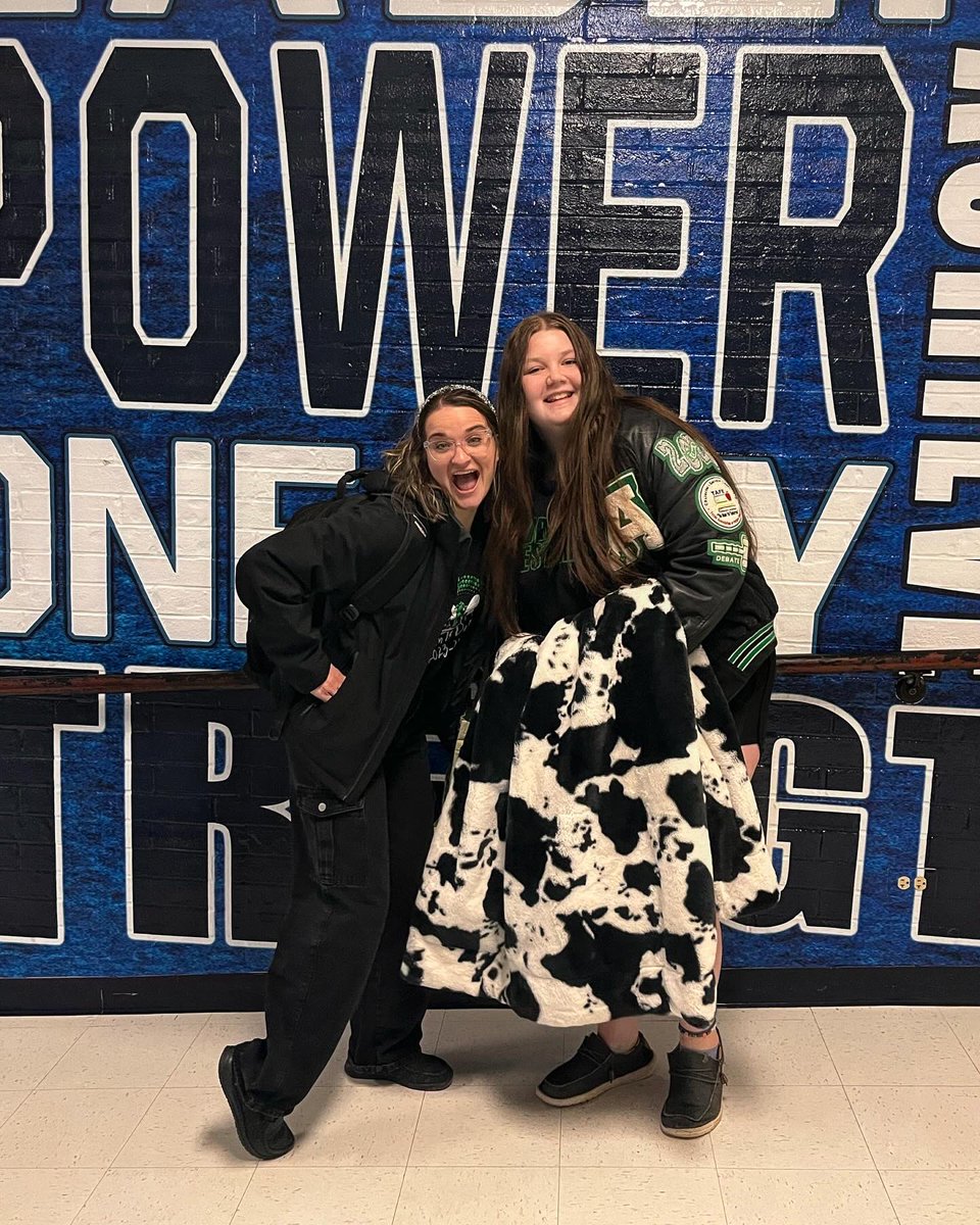 Azledebate's tweet photo. Giselle redding!! Got 12 yesterday at Joshua high, for prose!! https://t.co/yO0XBkJqd8