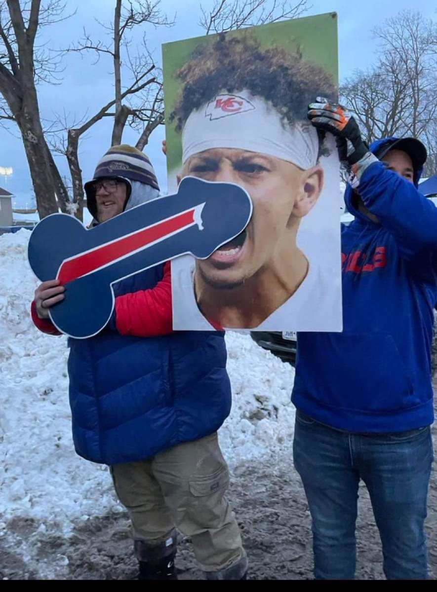 barriej13's tweet photo. @TheJonasKnox bildos at the game today. https://t.co/8hJOMbTNVo
