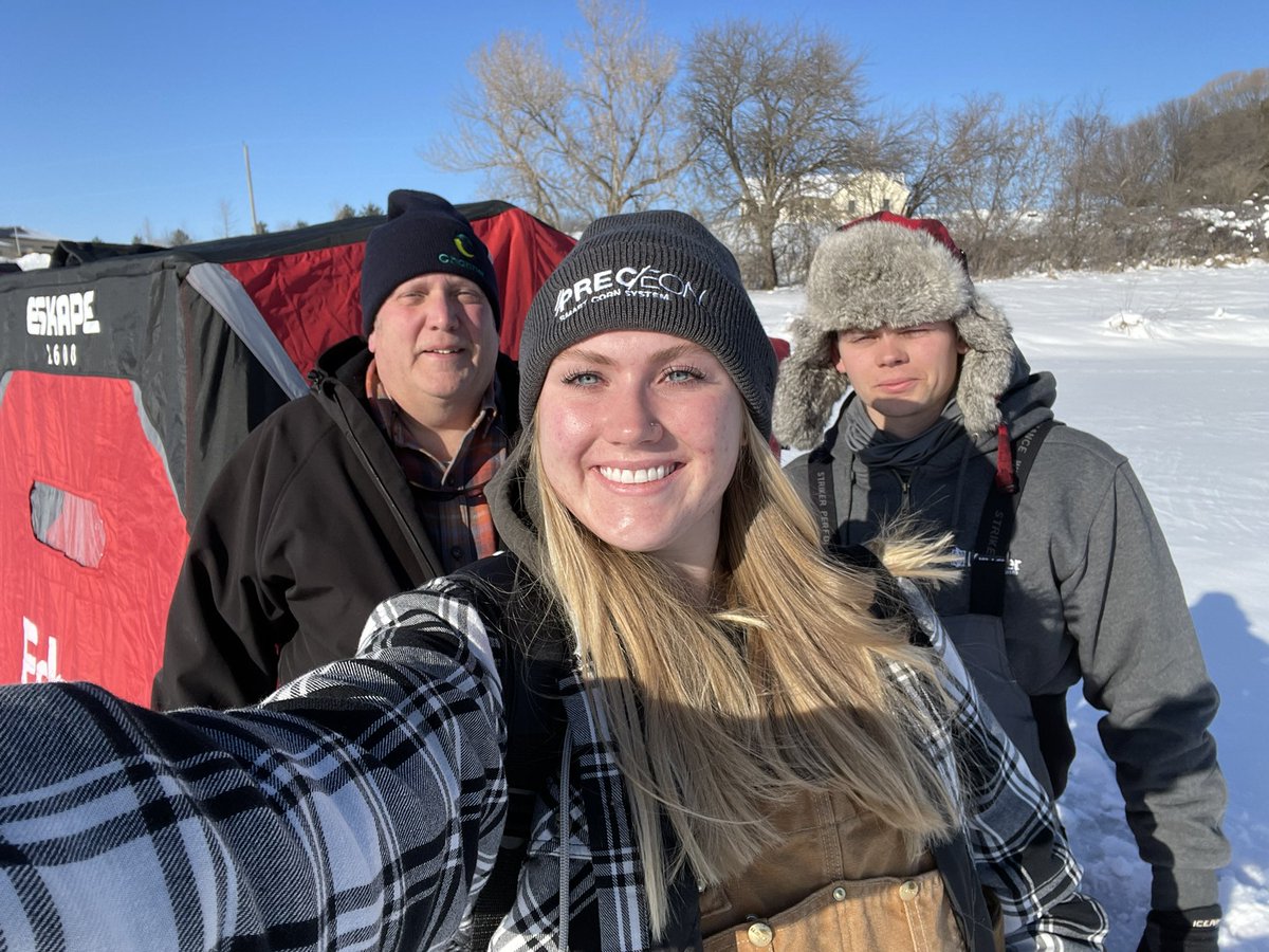 Channel_Neal's tweet image. Lots of fun this weekend as it was the First time both Kids went ice fishing with me. With 24 inches of snow the shore lines around the ponds are not frozen. Be carful!