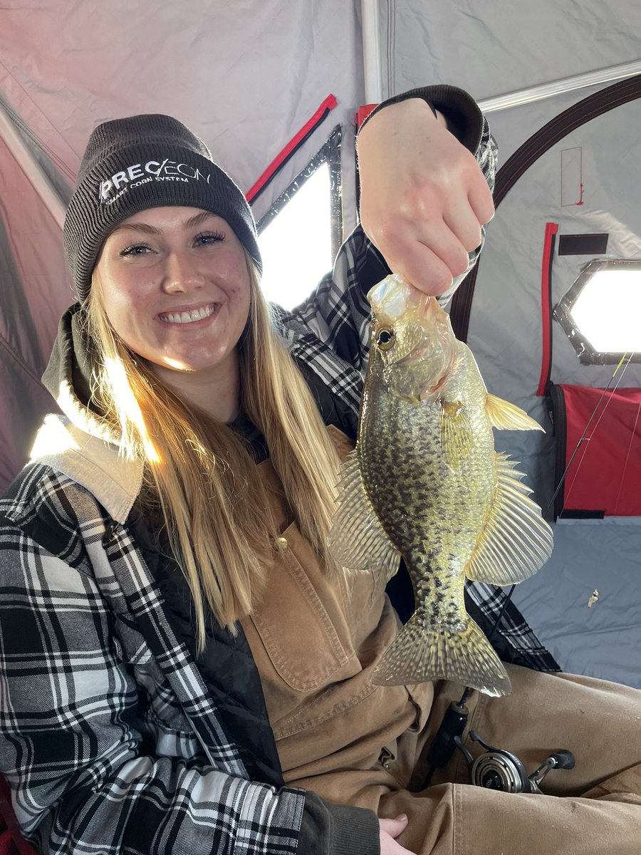 Channel_Neal's tweet image. Lots of fun this weekend as it was the First time both Kids went ice fishing with me. With 24 inches of snow the shore lines around the ponds are not frozen. Be carful!