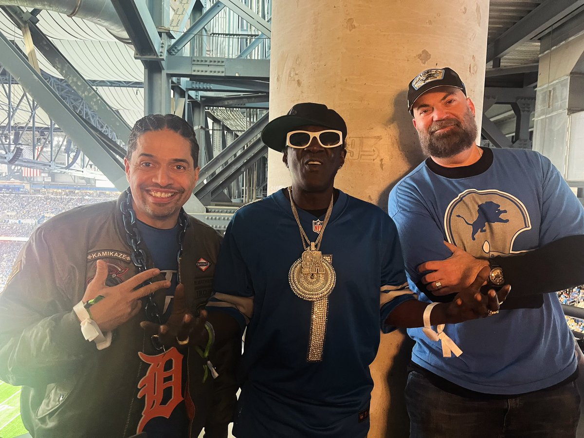 What a great show earlier today as we were live from Detroit for our @shade45 Pregame Special : Live @ Mom's Spaghetti with @iDstroy @djmobeatz #TheHYPEisREAL Detroit Lions for the W. 🏈🏈