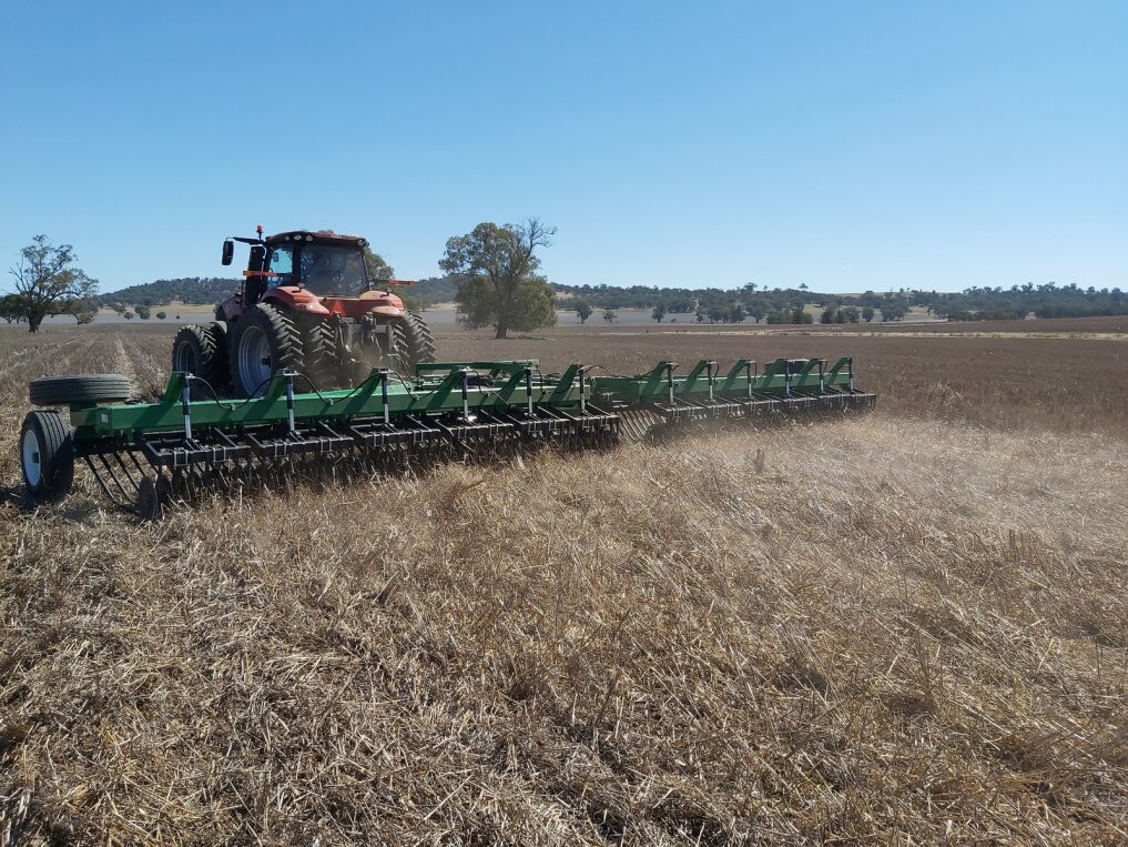 kline_ag's tweet image. Revolutionize farming with K-Line Trashcutter® System! 🚜 Advanced Stubble Management: redirect, slice stubble for soil protection. Effortlessly distribute residue &amp;amp; enhance trash flow for diverse farming needs. Elevate efficiency, preserve soil integrity! Contact us! #KLineAg 🌱