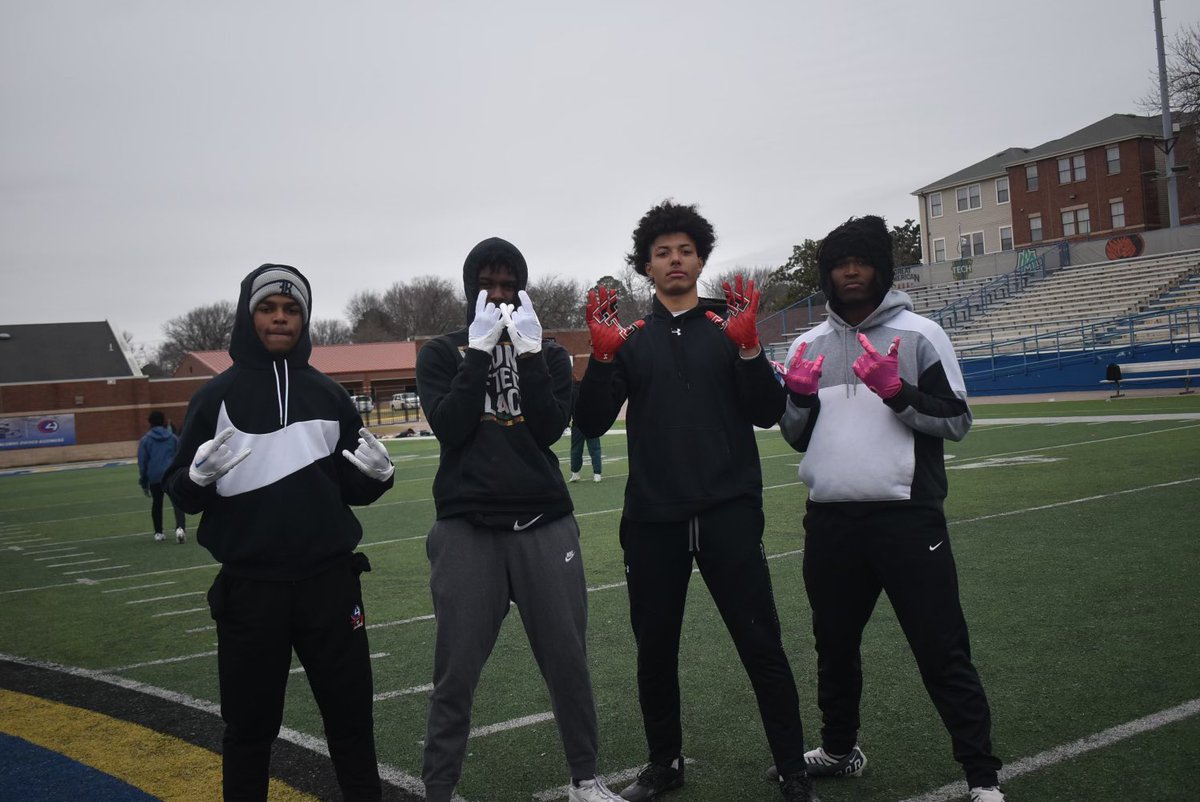 seancooper_C4's tweet photo. 🔥Practice in 🥶 conditions testament to the type of Kids & Families we’ve been blessed with.
Salute to all those Riding with Us
@C4SportOklahoma
Conditions don’t Determine Outcomes Real MEN do.
Best Practice All Year
#C4Family
#RecruitTEXOMA https://t.co/G6DKJVgVfH