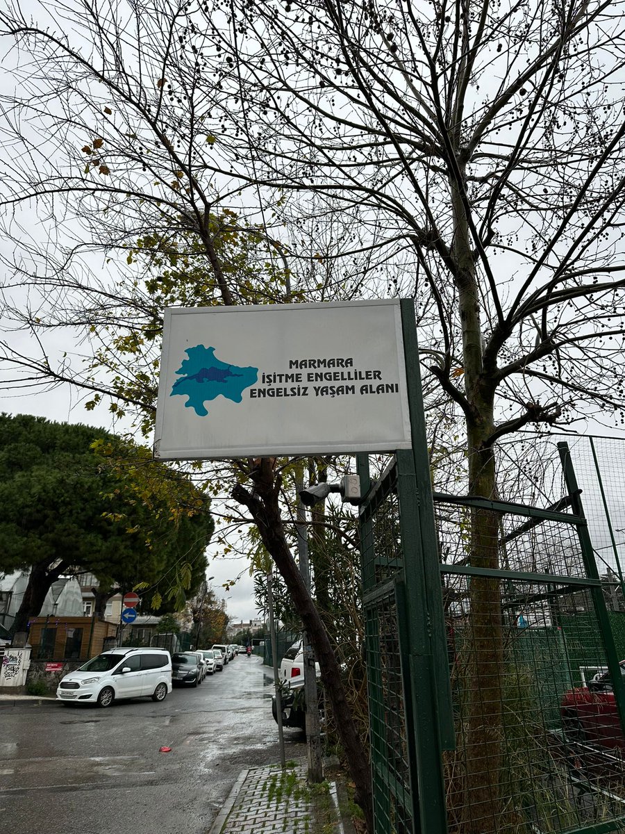 Feyzullah Mahallemiz de Marmara İşitme Engelliler Derneği'ni Engelsiz Yaşam Alanında ziyaret ettim.Temel problemler ve çözüm önerilerimiz hakkında görüş alış verişinde bulunduk. Dernek Başkanı Sn. Şebnem Şen'e  misafirperverlikleri için çok teşekkür ederim. 
#DahaGüzelMaltepe