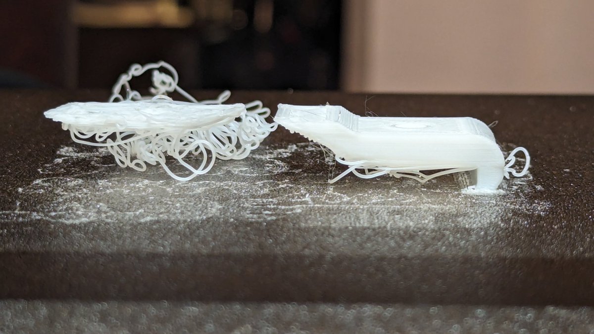 DanLDEon's tweet image. Ooooops. I should have told the slicer to add some supports. Lesson learned. #FailedPrint