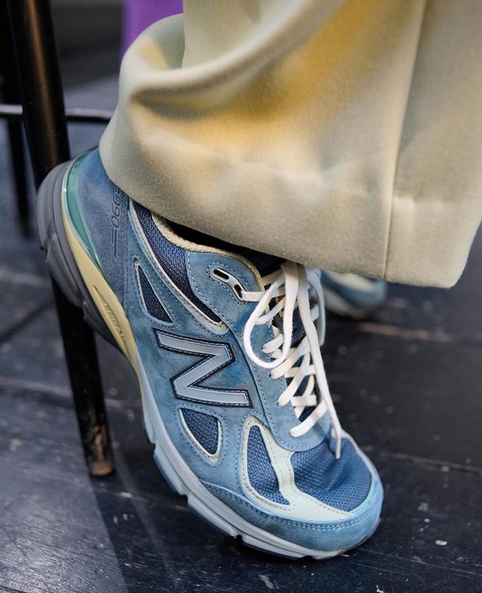 AURALEE × NEW BALANCE 990V4 ニューバランス K60.jpg