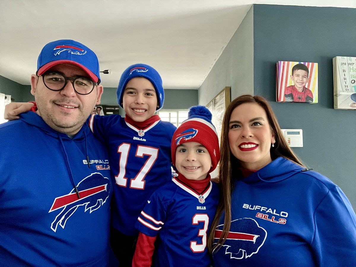 chkote's tweet photo. Apoyando desde Monterrey , Go Bills #TuPaseCompleto #Bills @TUDNMEX https://t.co/Xg6Y7JtURi