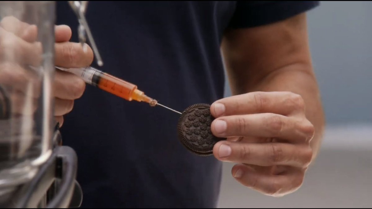 TrevorWells98's tweet photo. @FilmsQuirky @bales1181 January 22: Hot Sauce πΆ
#Bales2024FilmChallenge
#SecondsChances aka #HeartsOnFire (2013)
Jeff Sinclair pulls a prank on his fellow firefighters with hot sauce-laced Oreos. https://t.co/SGxfHquJxl