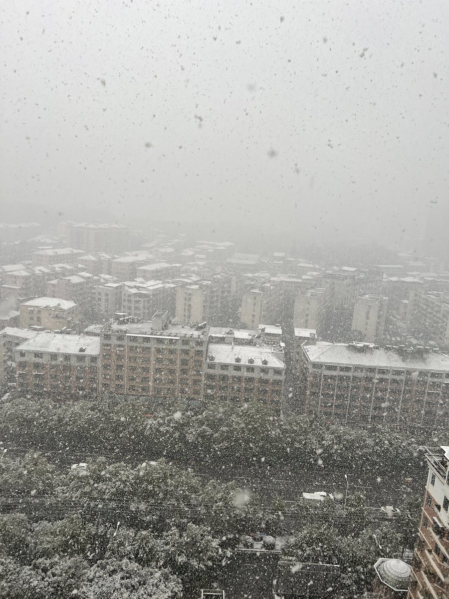 UnitedPyro's tweet photo. Got some snow in Liuyang.  ❄️ https://t.co/g9644PZ71D