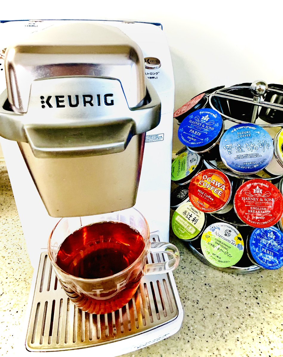 KEURIG_JAPAN's tweet photo. おはキューリグ☕️
月曜日!
朝、ニュースをみていたら有名ファーストフード店のホットティーが販売終了になるとか…
中の人も学生時代によく飲んでたから悲しい😢
今朝の一杯は #アフタヌーンティー🫧🫖
キューリグは他にも #Lipton #HARNEY & SONS の紅茶を取り扱っております☺️ https://t.co/K3XiH0yYGZ