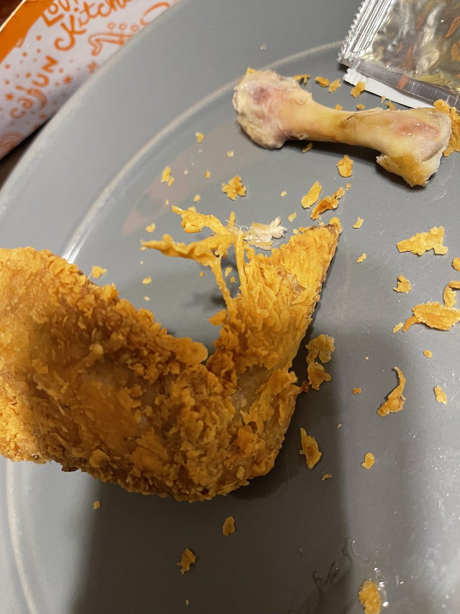 keokye's tweet photo. @Popeyes y’all crazy I got feathers in my chicken still 😭 https://t.co/s7IvJ5PKof