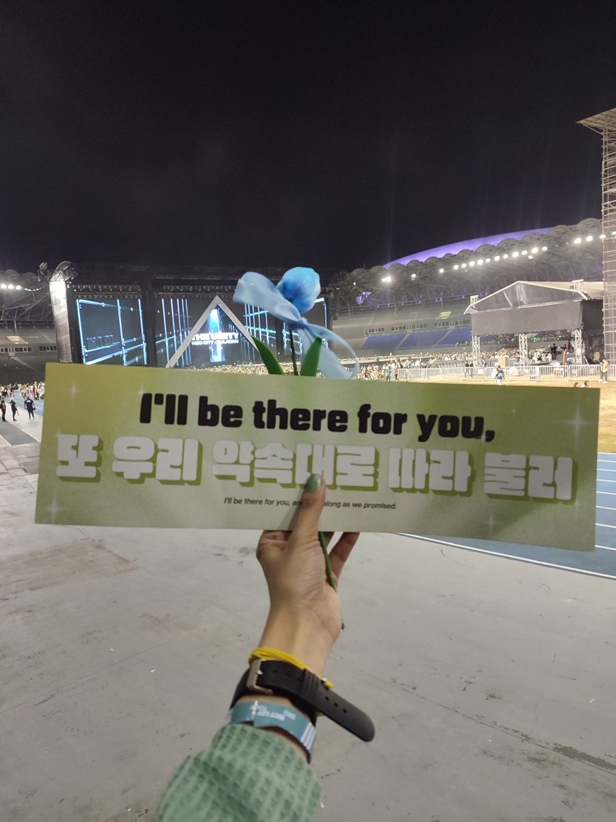 telymyeon09's tweet photo. so pretty!! you deserve everything beautiful in this world mark lee 🫶🥺
#BlueTulipsForMark https://t.co/61bHbeiCda