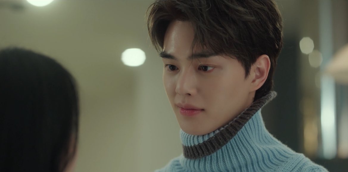 ljscentric's tweet photo. guwon’s messed up turtleneck collar here still takes me out like damn nobody cared to fix it for him im crying https://t.co/TSg0i9Rd9t