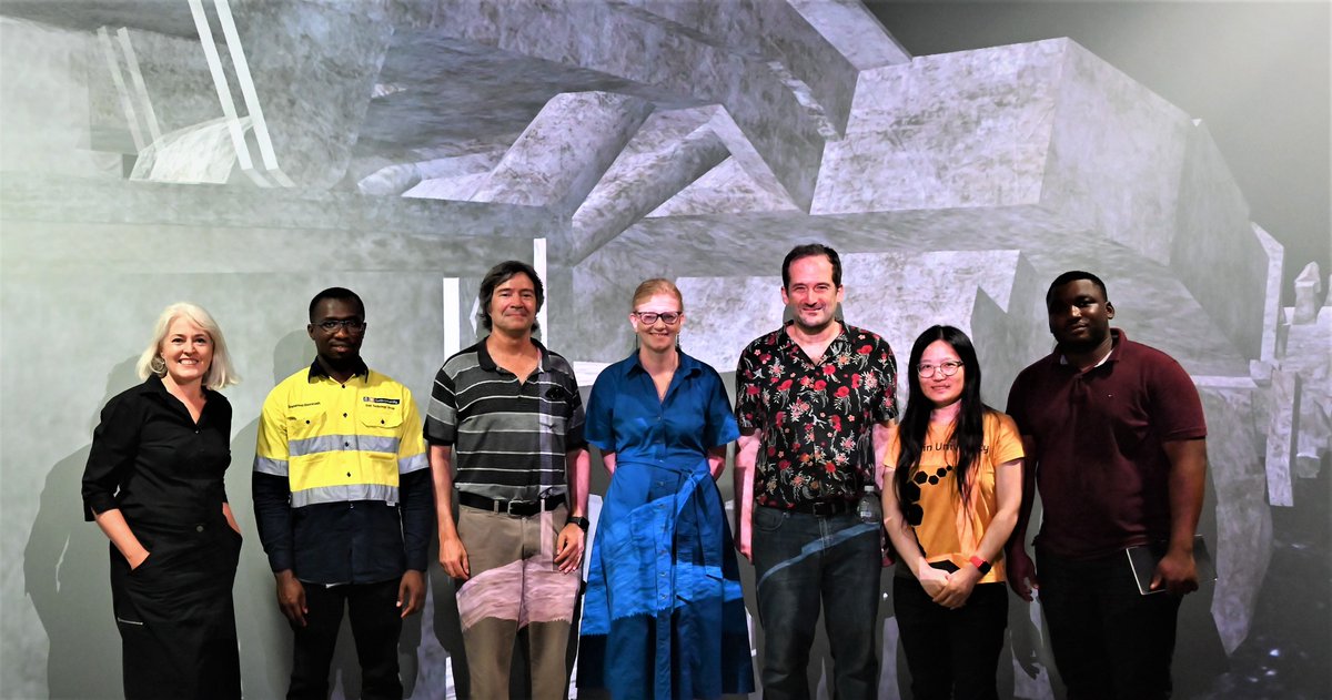 Thanks @CurtinHIVE for the @COEMinerals Centre-team walk-through last week (the 3D experience / virtual mine is featured in photo). What an amazing resource for teaching and learning @CurtinUni. #mineralsprocessing #science #engineering