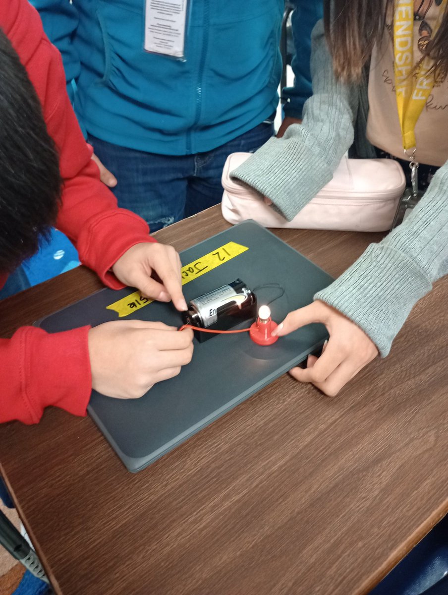 tljackson7's tweet photo. 4th grade Electrical Circuits Science Lab #closedcircuits https://t.co/RqmsXyOzct