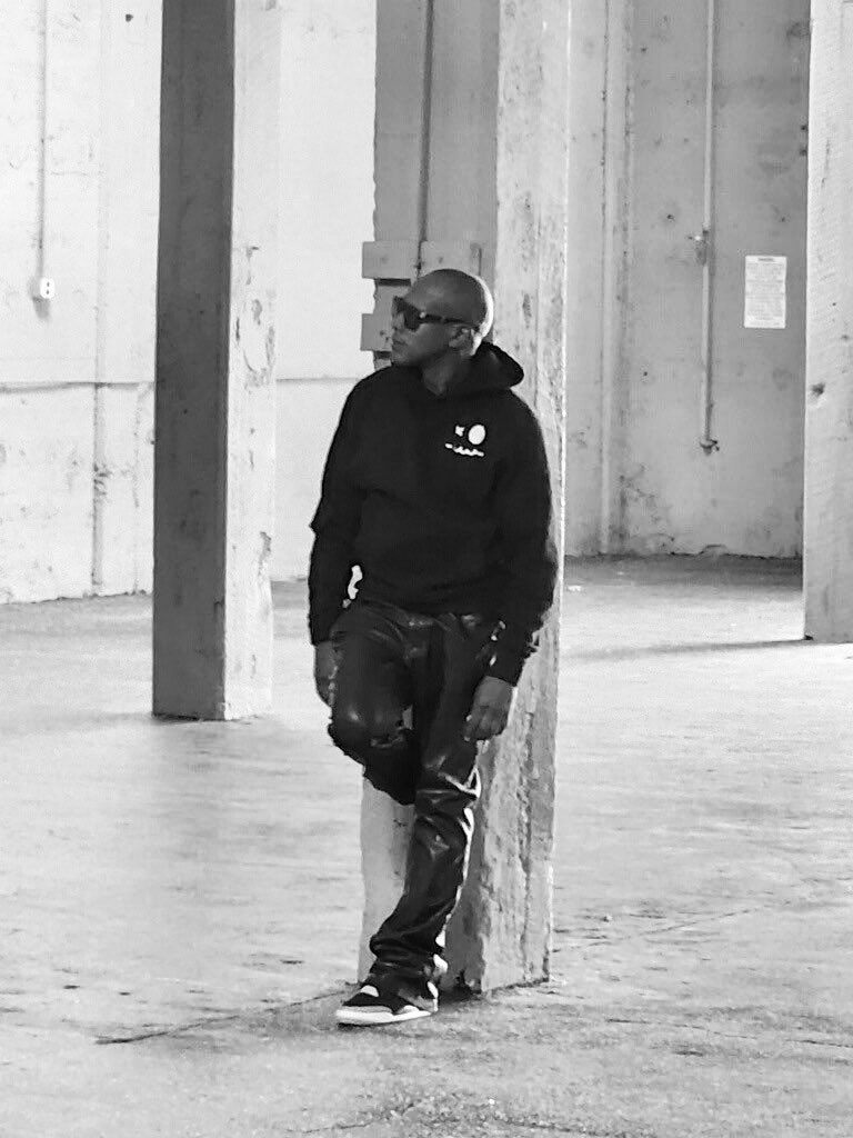 LostAFstyle's tweet photo. Looking fly is an attitude, 
Not just an outfit.

You can’t be as fly as Legend @KEITHMURRAYRAP but @LongLostNFT Streetwear can help!

Shop collection 🌀 LINK IN BIO⬆️ https://t.co/KHYaiFgwZs