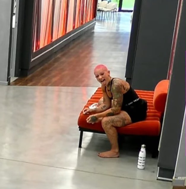 cuando mi mamá me retaba y se daba vuelta
yo: