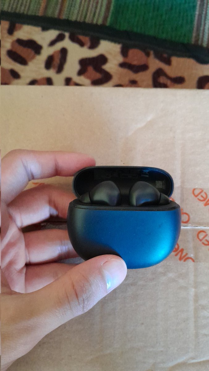 Daily_Racun's tweet photo. ✨️ Rekomendasi TWS low budget ✨️
✨️ Xiaomi Redmi Buds 4 active ✨️
Pemakaian udah 5 bulan dari awal beli dari suara bagus bass nya kuat, design minimalis oke punya, udah anti air. pernah masuk ke es teh suaranya masih aman nggk mendem 😭🫶🏿🫶🏿 https://t.co/m6m89MYKpP