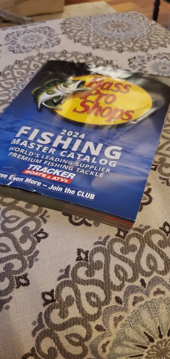 RangerAndBass's tweet photo. I just recieved a big Bass Pro Shops catalogue in the mail....
Is it 1975? https://t.co/VVVbmN7zVf