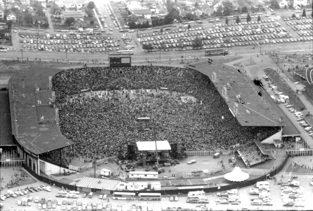 12 yrs old, I went alone.
It remains one of my favorite Memories. #Littleriverband ❤️

 45,000 rock fans in Empire Stadium at the P.N.E. to see Bob Welsh, Nick Gilder, Little River Band and Heart at the once legendary 'Summer Sunday' Concerts series on August 27th, 1978.
